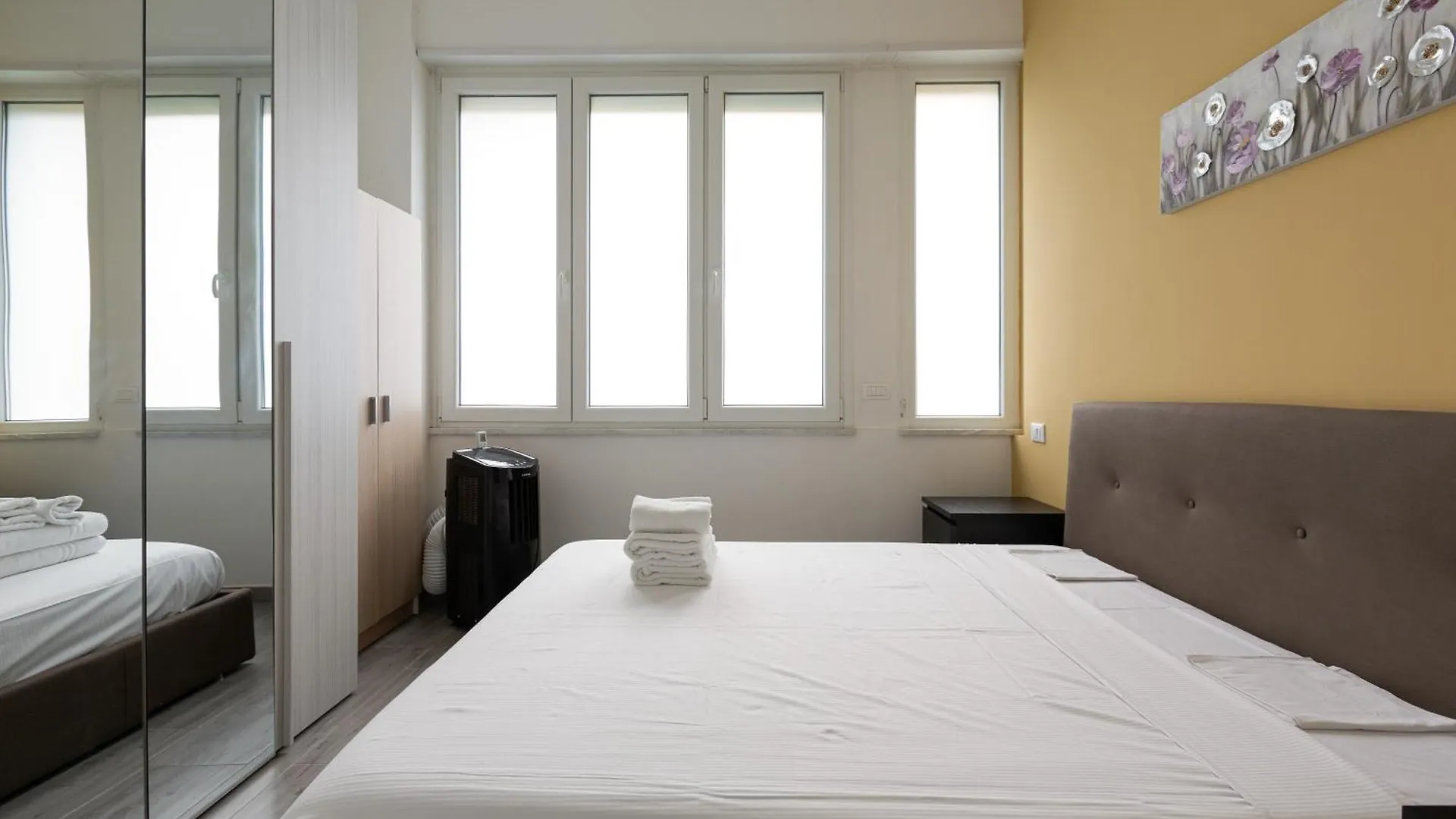 Martesana Cosy Apartment- M1 Gorla Red Line Milan 0*,  Italy