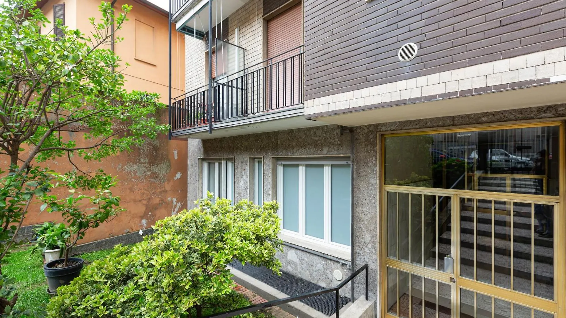 Apartment Martesana Cosy Apartment- M1 Gorla Red Line Milan Italy